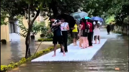 IIT Roorkee campus submerged in water netizens impressed by students creative idea