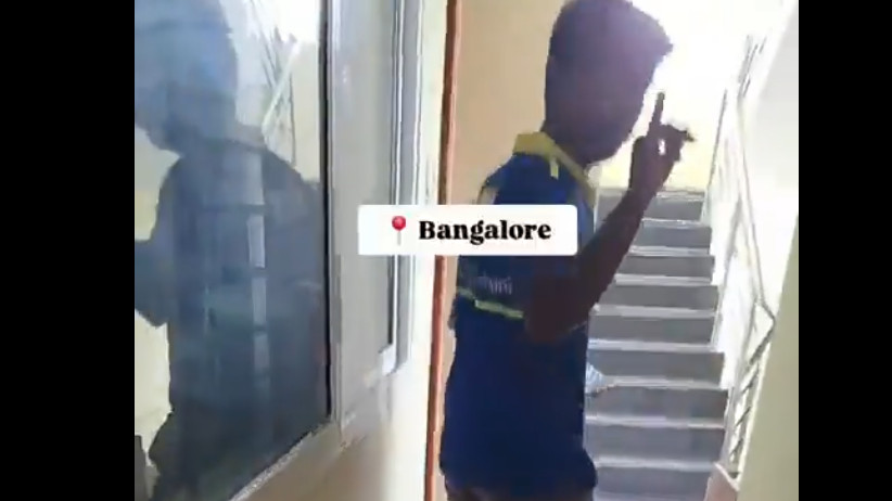 Flipkart delivery agent enters house for toilet and behaves obscenely in front of woman