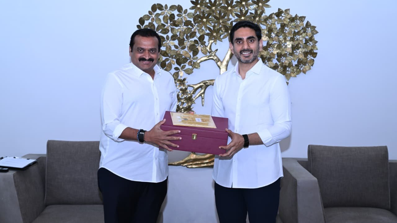 Bandla Ganesh invites Nara Lokesh for daughter Janani marriage ceremony