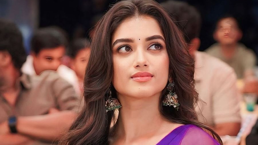 Bhagyashri Borse emotional story about her family financial hardships and childhood
