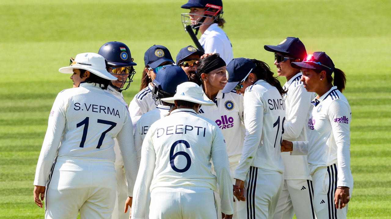 One-off Test: Sachin Tendulkar addresses Indian team ahead of historic final day