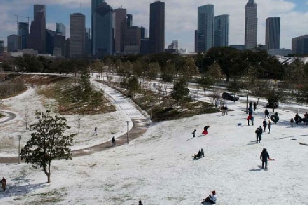 Snowfall fears Texas People