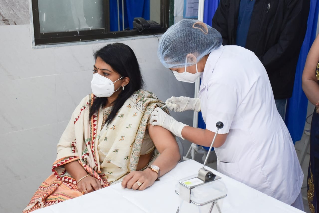 45 percent of health workers vaccinated in 18 days India fastest to reach 4m mark