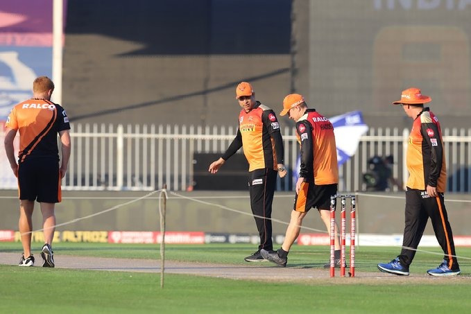 Sunrisers Hyderabad won the toss in do or die match against Mumbai Indians
