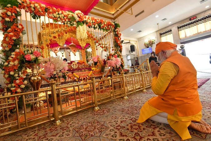 PM Narendra Modi offers prayers at Gurudwara Rakab Ganj Sahib in Delhi 