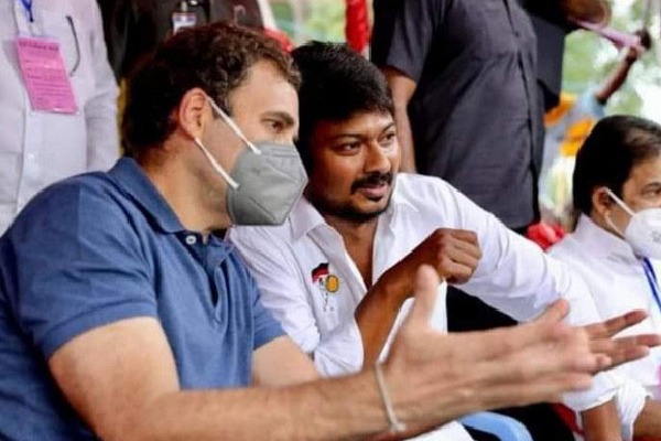 Rahul Gandhi participate in farmers protest at delhi