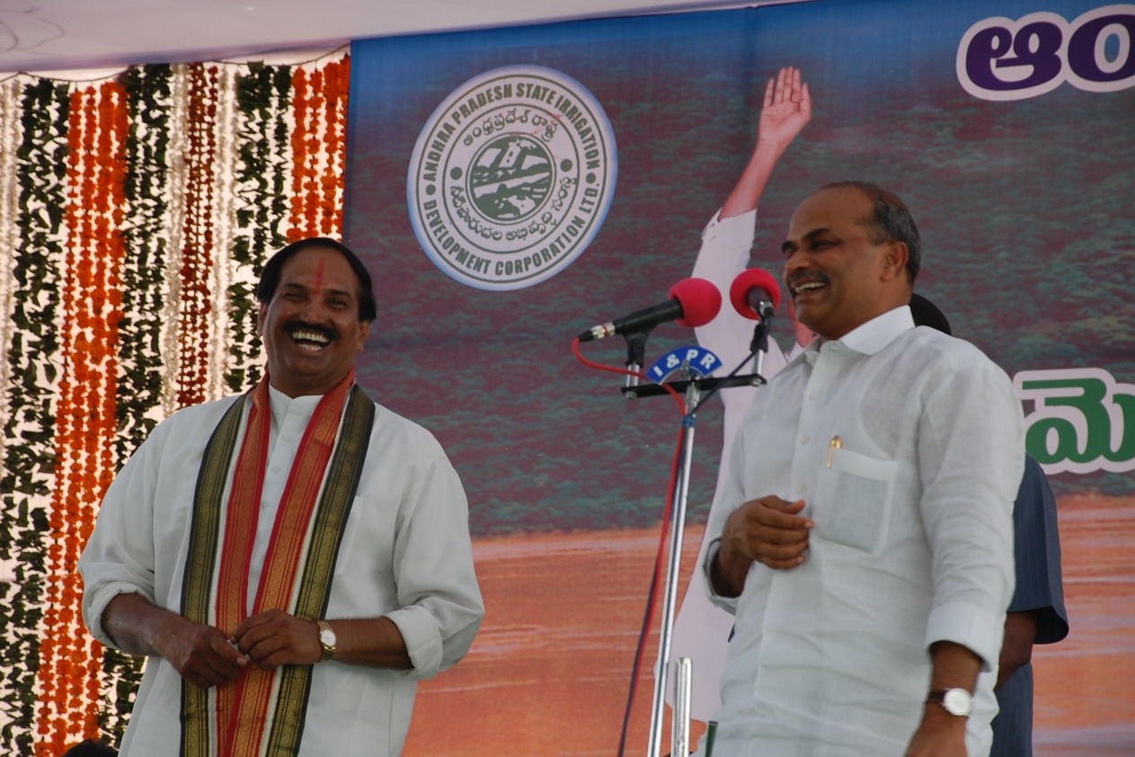 Uttam Kumar Reddy praises former CM YS Rajasekhar Reddy