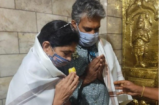 Rajamouli visits Himavad Gopalaswamy temple in Karnataka along with his wife Rama