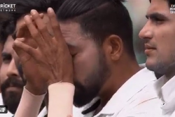 Mohammad Siraj Tears in field during third test