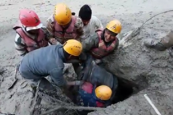 ITBP rescues sixteen people in a tunnel
