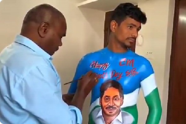 Telangana youth paints his body with CM Jagan