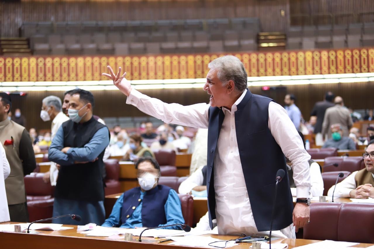 Modi chants in Pakistan parliament as foreign minister Shah Muhammad Qureshi quits in the middle of his speech