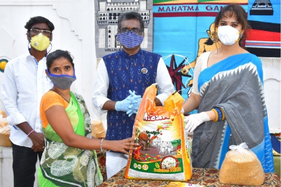 Anasuya helps Pochampally Hand loom workers