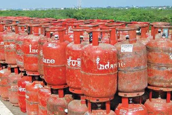 Kashmir Govt Orders to Stock Coocking Gas Reserves for 2 Months
