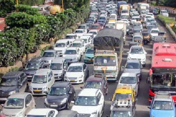 Govt ready to impose green tax on 15 year old vehicles
