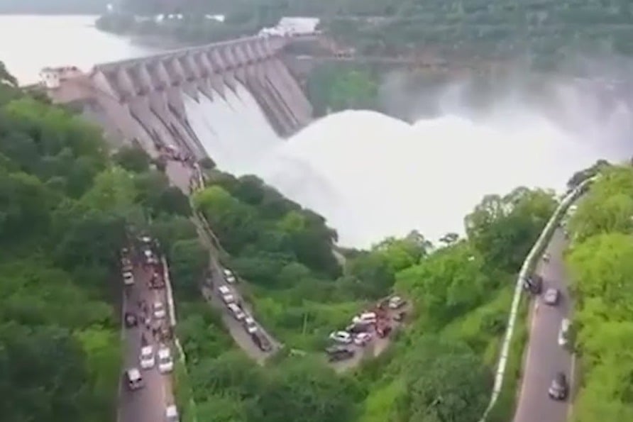 Srisailam Dams 5 gates lifted
