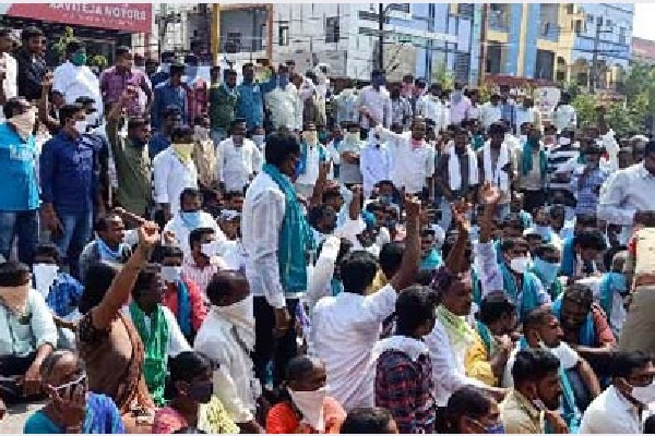 farmers protest at jagtial collectorate
