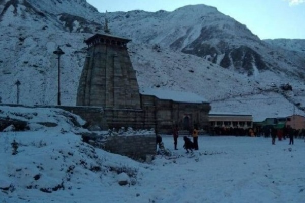 Kedarnath Coverd in Snow