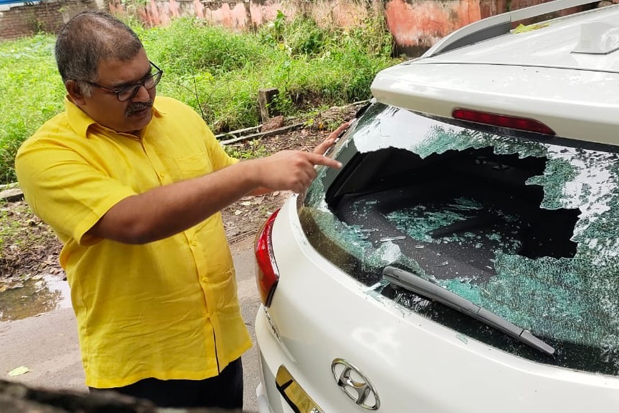 TDP leader Pattabhirami gets anger after his car was demolished by goons 