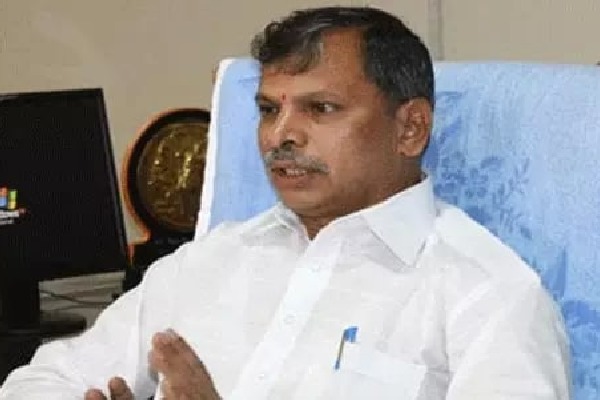 Tulasi Reddy fires on CM Jagan over three capitals issue 