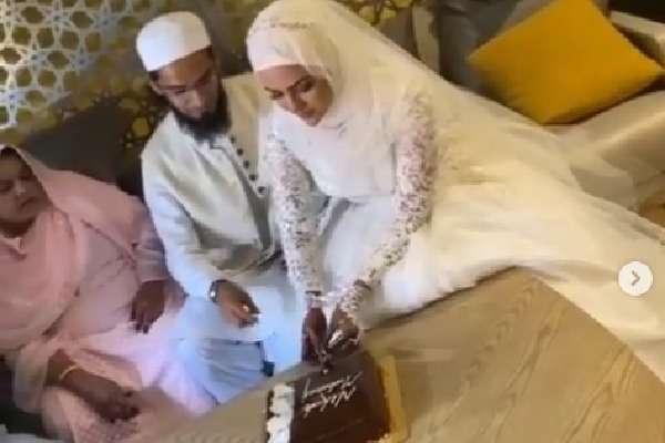 Heroin Sana Khan Marriage with Mufti Anas