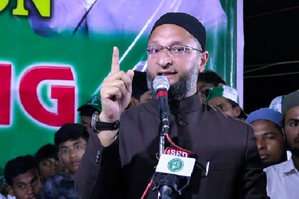 Owaisi demands Centre to explain  what is happening at China border 