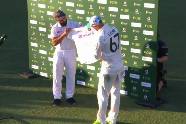 Team India presents a signed jersey to Aussies spinner Nathan Lyon