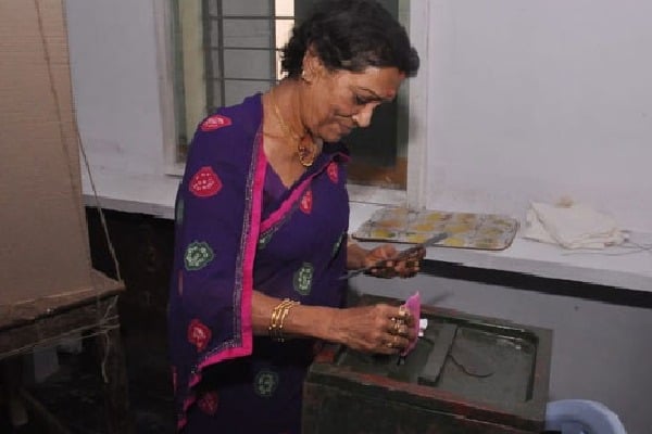 Actress Ramaprabha  casts her vote in panchayat elections