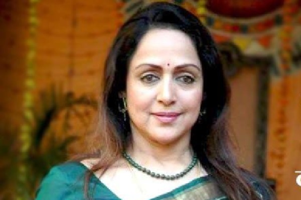 Hema Malini to play mother to Prabhas 