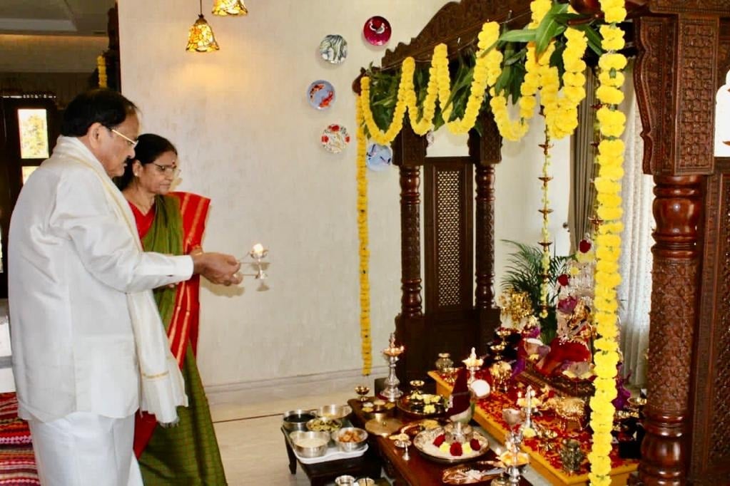 Venkaiah Naidu offers Mahalakshmi Pooja at his son house in Hyderabad in Diwali day