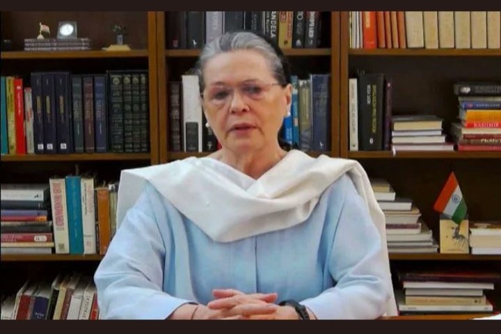 Congress chief Sonia Gandhi goes to abroad for health checkup 