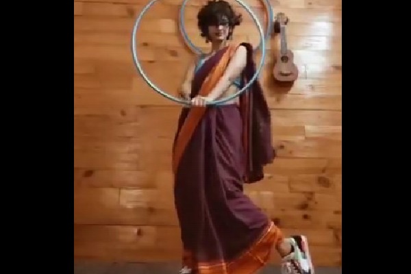 Eshna Kutty attracts attention with her hula hoop dance