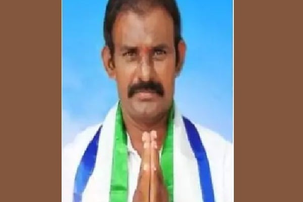 YCP Leader kidnpped on Hyderabad outer ring road