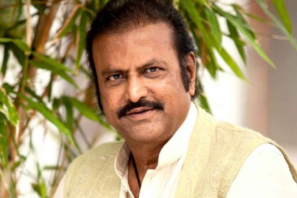 Speeding car rammed into Mohan Babu house and warns his family members