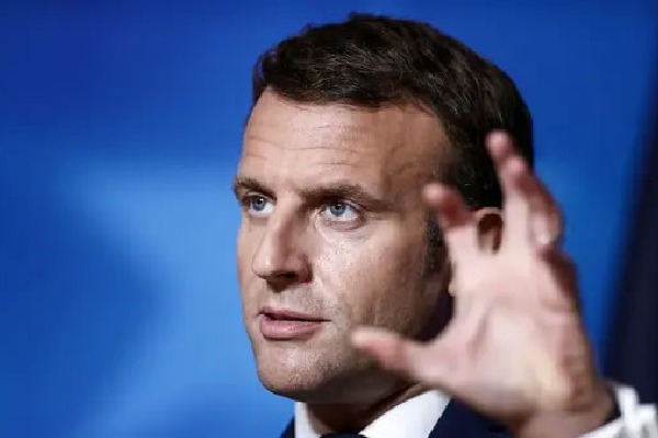 France president Macron Orders back into covid lockdown