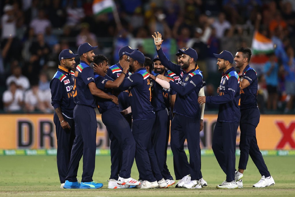 Teamindia defeats Australia in first twenty over match