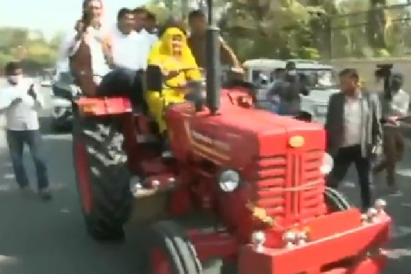 Congress MLA Indira Meena reaches Rajasthan Assembly on a tractor 