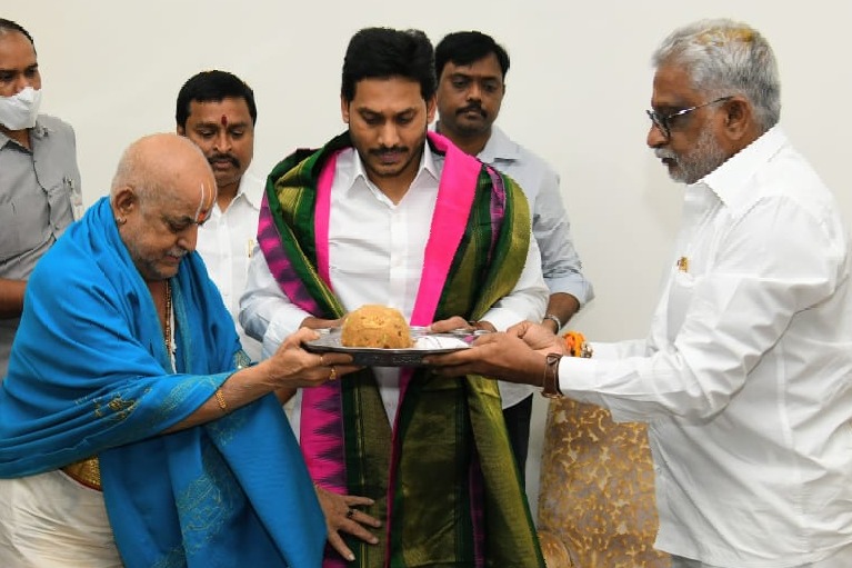 TTD Chairman and priests met CM Jagan and blessed 