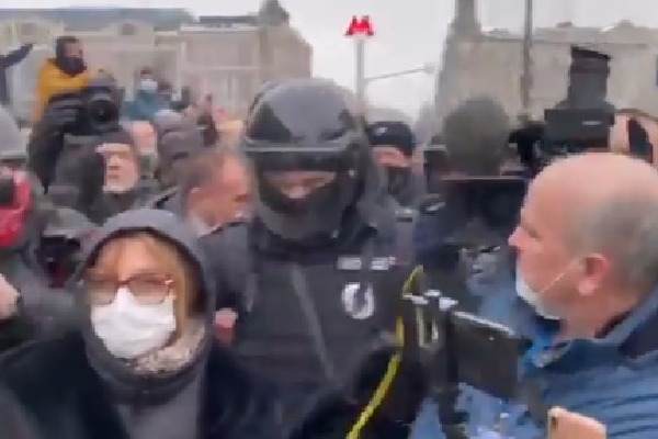 More than 3000 detained in protests across Russia