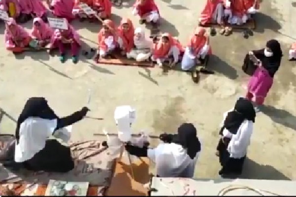 In Pakistan girls and women gets training how to behead