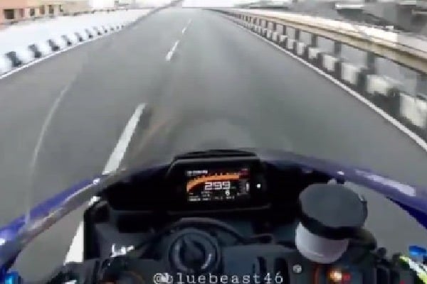 Biker at high speeds recorded his ride