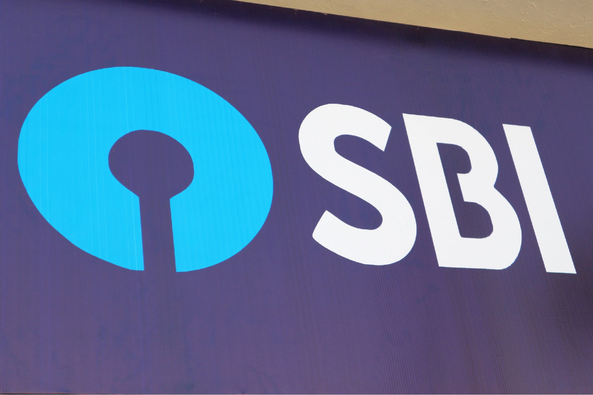 SBI Closes three branches in Mumbai amid corona virus fears