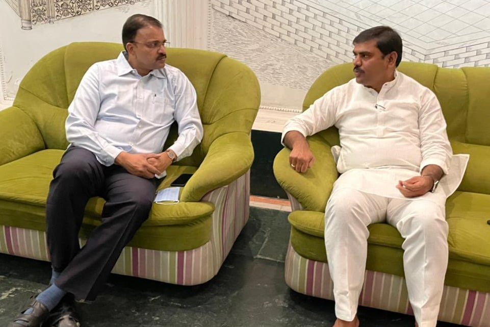 AP BJP General Secretary Vishnuvardhan Reddy met VV Lakshminarayana