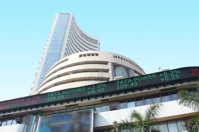 Sensex collapses due to increase in corona cases