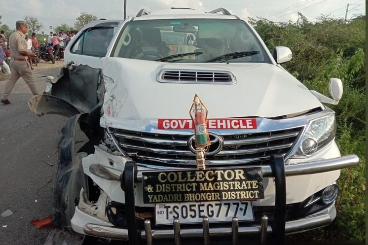 Yadadri district collector Anita Ramachandran escaped from an road accident