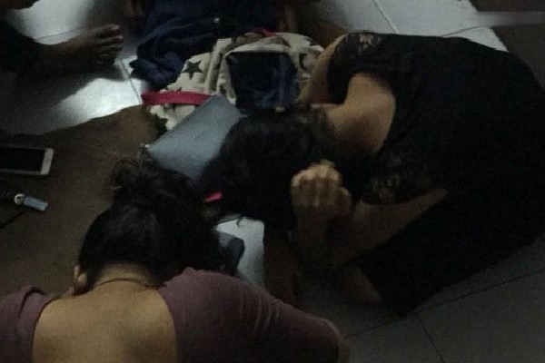 Drunken girls in Hyderabad creates ruckus