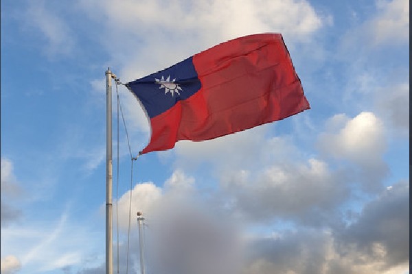 China fires on Taiawan and said independence means war
