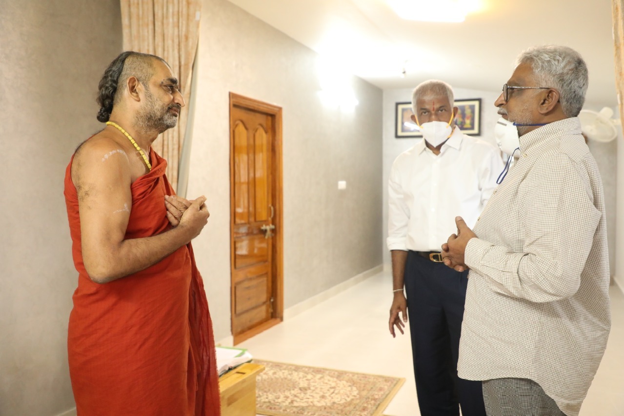 TTD Chairman YV Subbareddy met Chinajeeyar Swamy