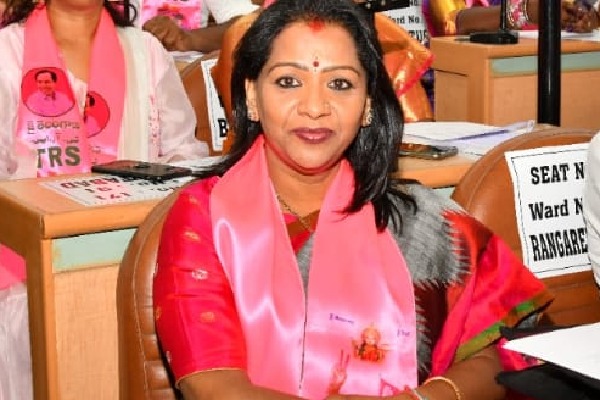 GHMC Mayor Gadwal Vijayalakshmi details