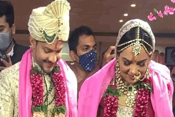 Aditya Narayan Marriages Actress Swetha